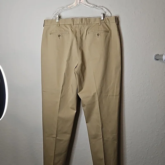 LL Bean Classic Fit Chinos size 42x32 - Picture 6 of 9